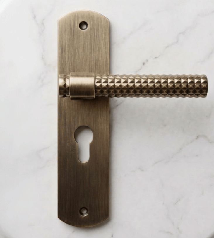 Heavy duty handle lock